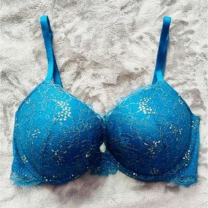 Victoria’s Secret Very Sexy Lace Push-Up Bra 36D NEW🦋